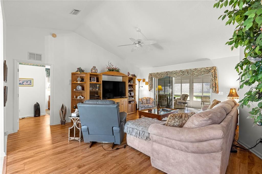 For Sale: $339,900 (3 beds, 2 baths, 1714 Square Feet)