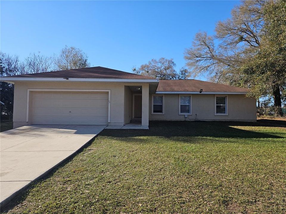 Recently Rented: $1,700 (3 beds, 2 baths, 1572 Square Feet)