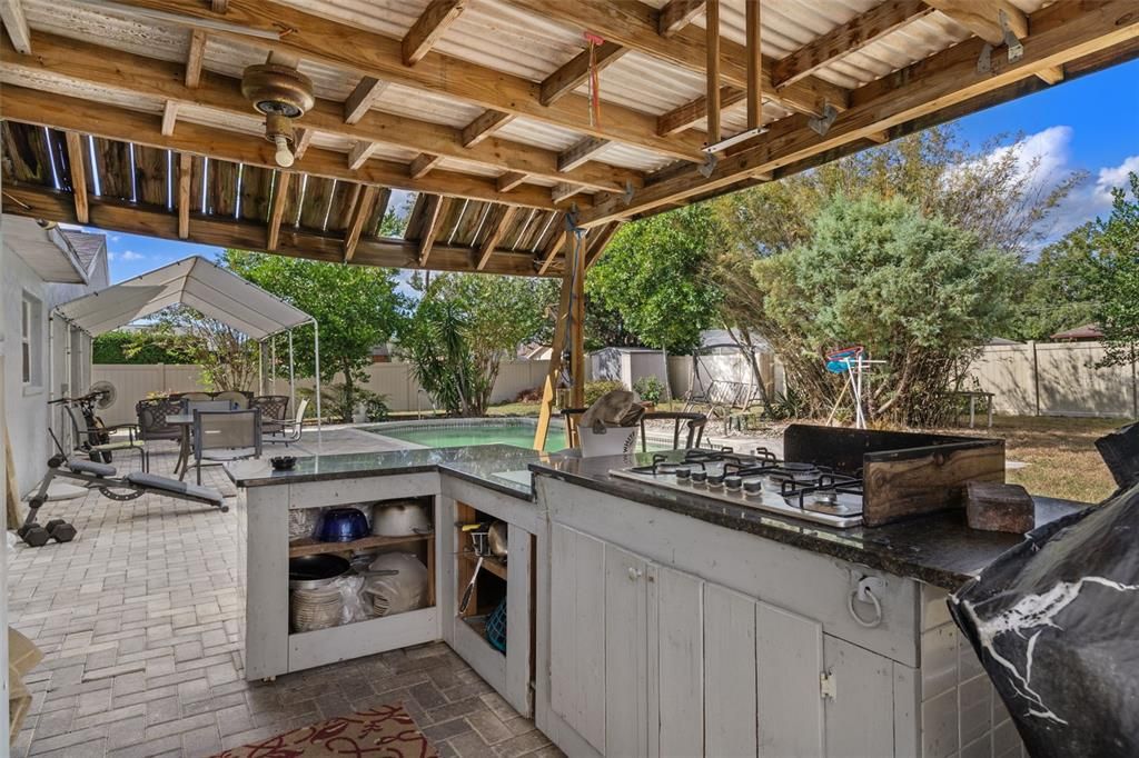 На продажу: $299,900 (3 спален, 2 ванн, 1400 Квадратных фут)