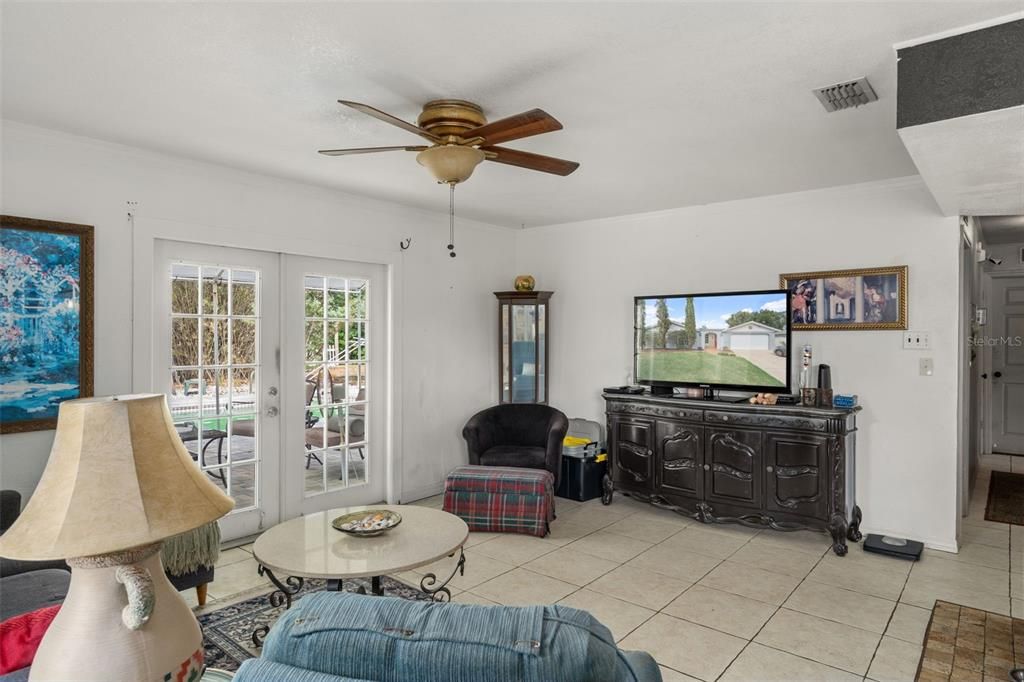 На продажу: $299,900 (3 спален, 2 ванн, 1400 Квадратных фут)