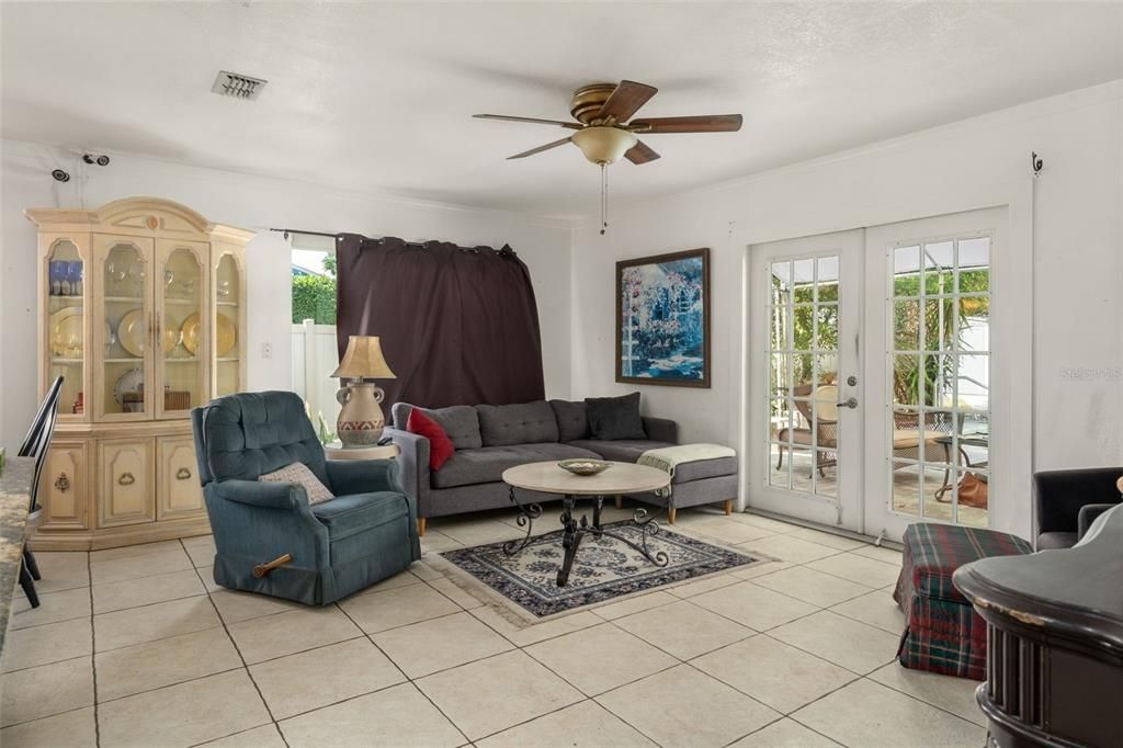 На продажу: $299,900 (3 спален, 2 ванн, 1400 Квадратных фут)