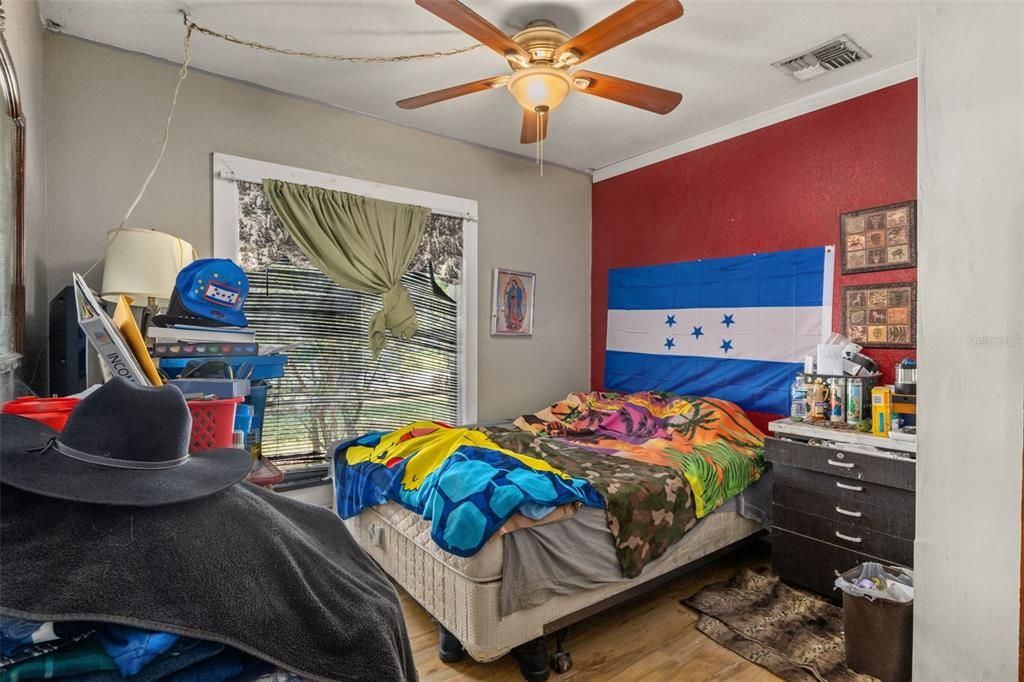 На продажу: $299,900 (3 спален, 2 ванн, 1400 Квадратных фут)