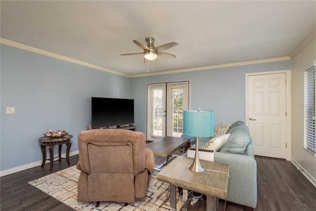 For Sale: $278,999 (2 beds, 2 baths, 1114 Square Feet)