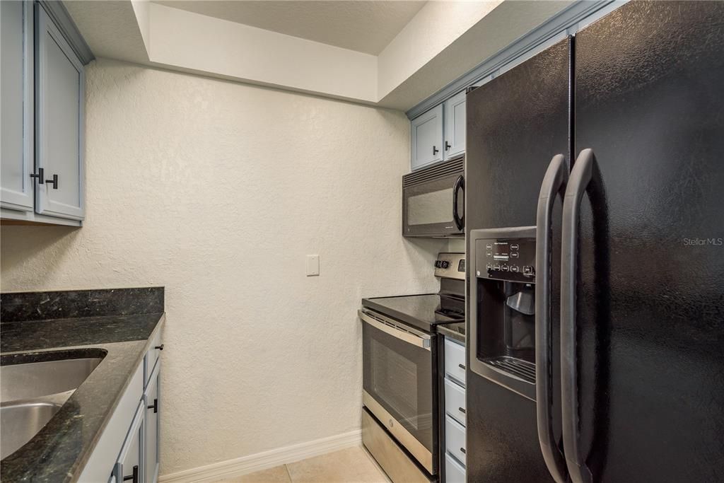 For Sale: $278,999 (2 beds, 2 baths, 1114 Square Feet)