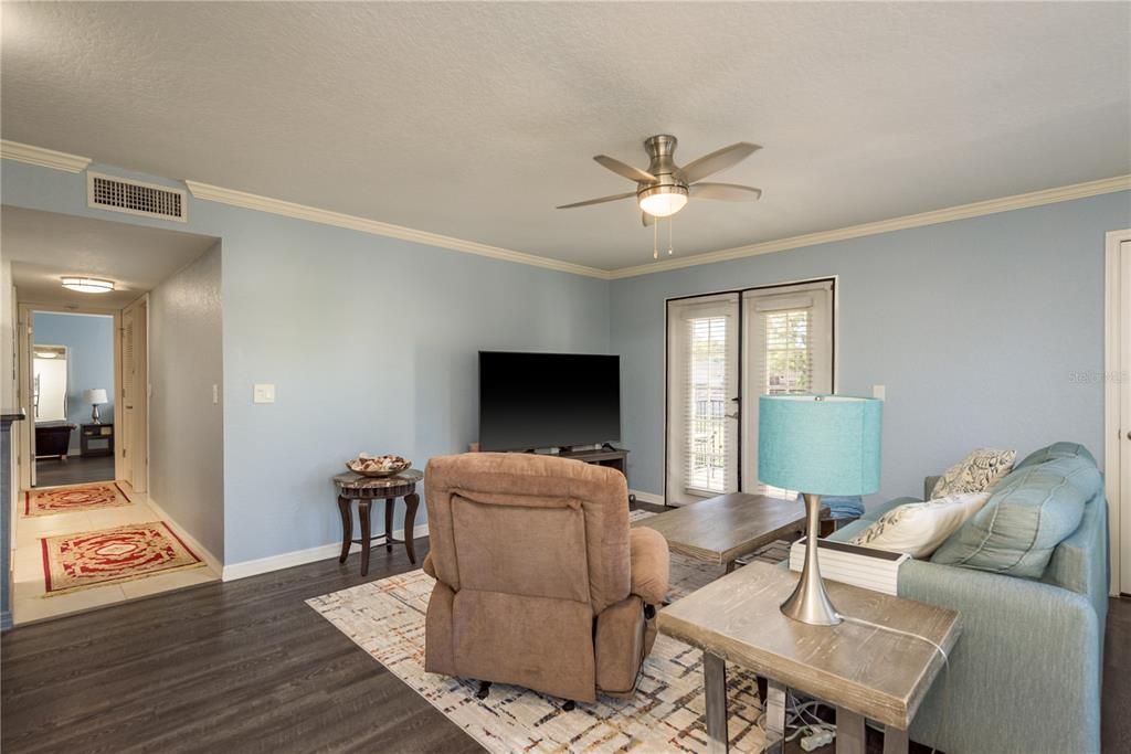 For Sale: $278,999 (2 beds, 2 baths, 1114 Square Feet)