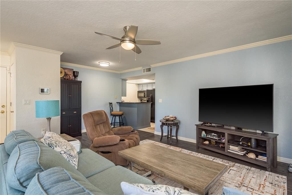 For Sale: $278,999 (2 beds, 2 baths, 1114 Square Feet)