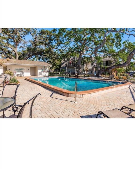 For Sale: $278,999 (2 beds, 2 baths, 1114 Square Feet)