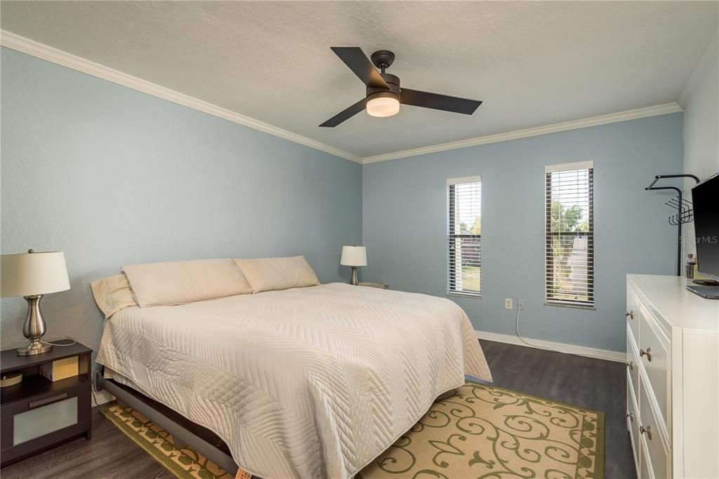 For Sale: $278,999 (2 beds, 2 baths, 1114 Square Feet)