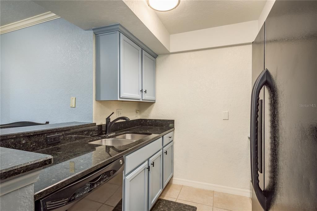 For Sale: $278,999 (2 beds, 2 baths, 1114 Square Feet)