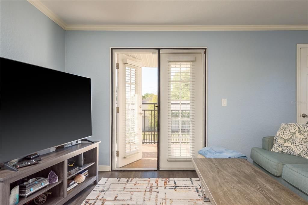 For Sale: $278,999 (2 beds, 2 baths, 1114 Square Feet)