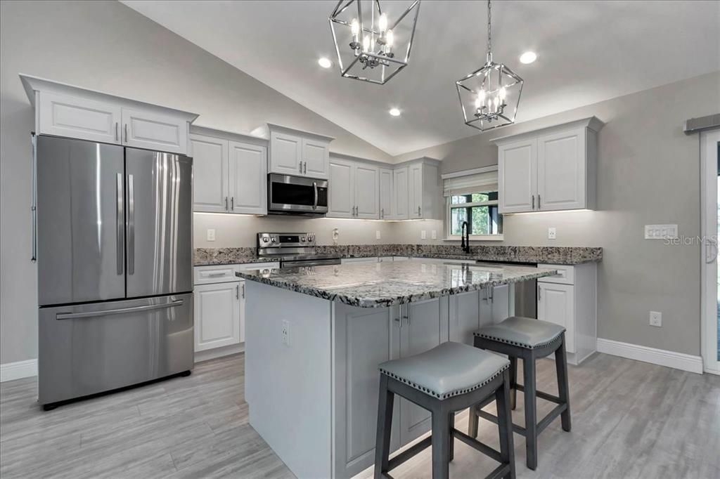 合同活跃: $310,000 (3 贝兹, 2 浴室, 1474 平方英尺)