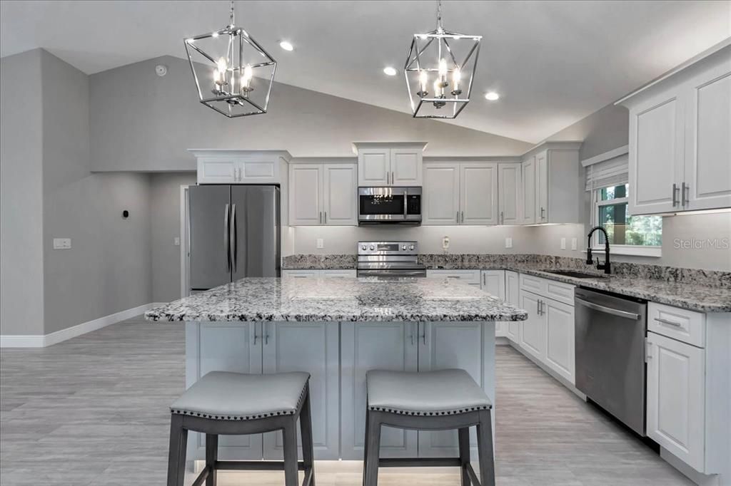 合同活跃: $310,000 (3 贝兹, 2 浴室, 1474 平方英尺)