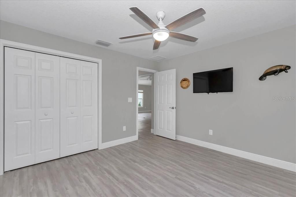 合同活跃: $310,000 (3 贝兹, 2 浴室, 1474 平方英尺)