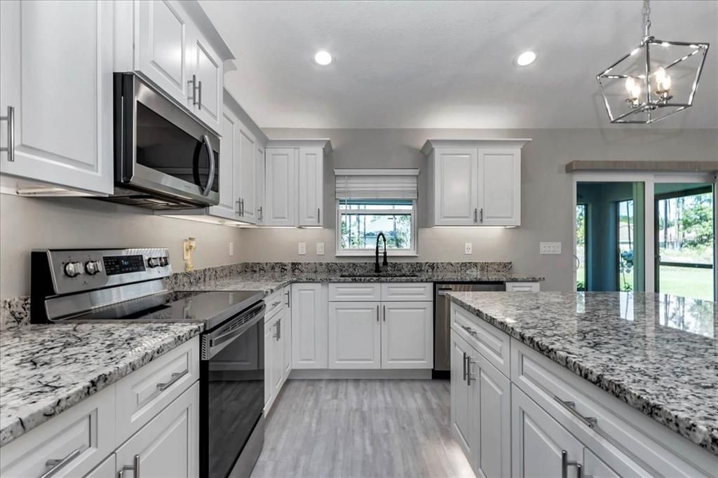 合同活跃: $310,000 (3 贝兹, 2 浴室, 1474 平方英尺)