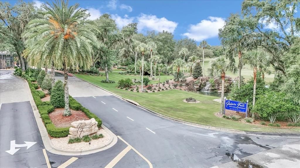 合同活跃: $310,000 (3 贝兹, 2 浴室, 1474 平方英尺)