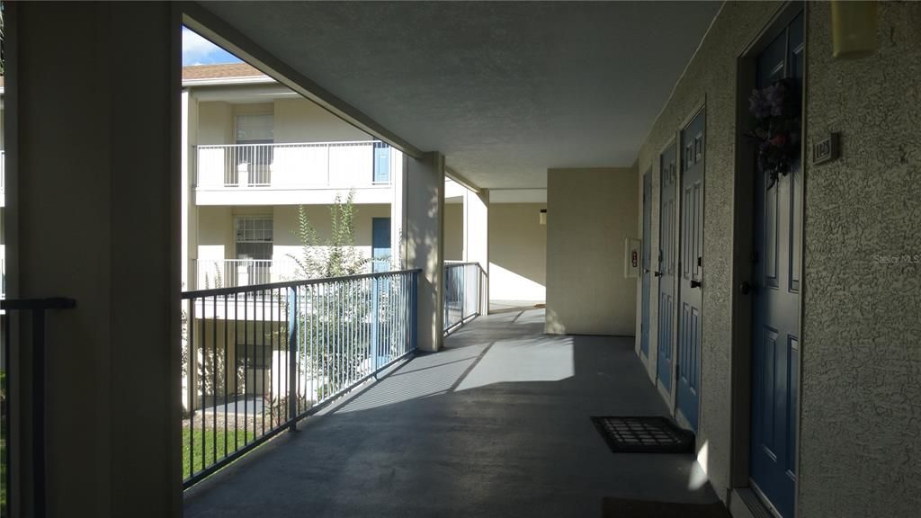 For Sale: $195,000 (1 beds, 1 baths, 842 Square Feet)