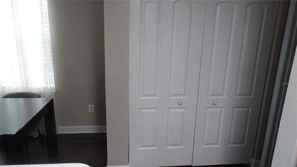 For Sale: $195,000 (1 beds, 1 baths, 842 Square Feet)