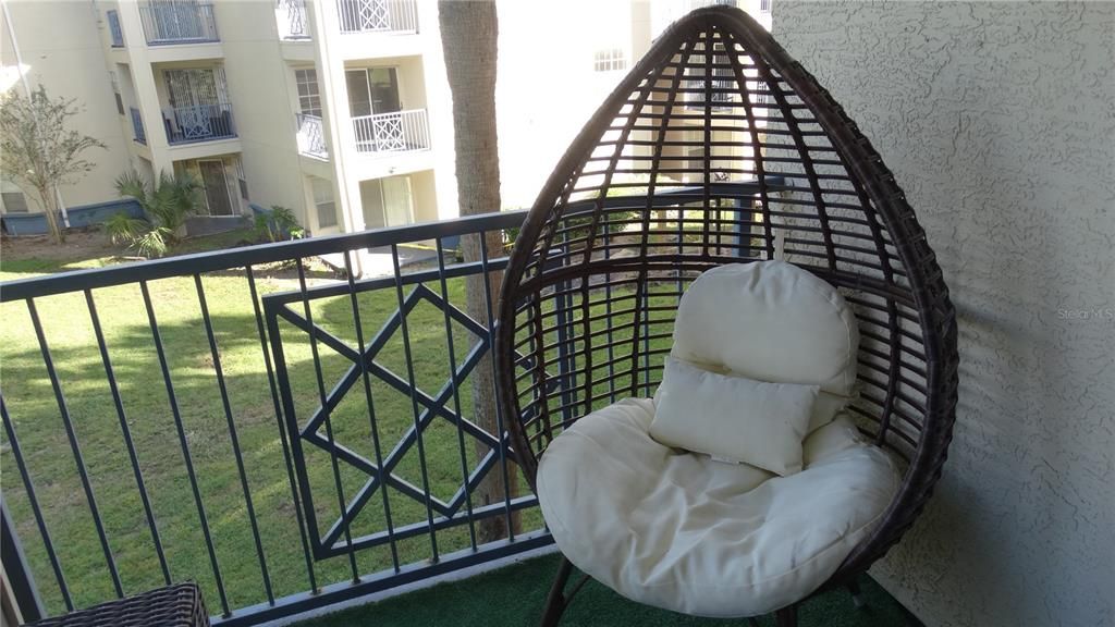 For Sale: $195,000 (1 beds, 1 baths, 842 Square Feet)