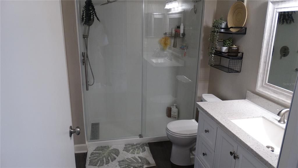 For Sale: $195,000 (1 beds, 1 baths, 842 Square Feet)