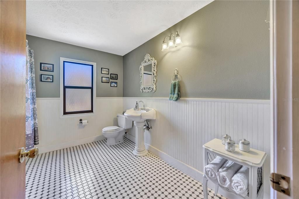 Active With Contract: $558,000 (3 beds, 2 baths, 1654 Square Feet)