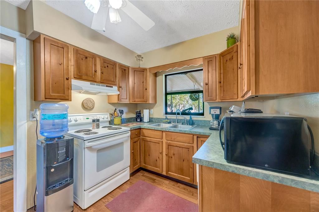 Active With Contract: $558,000 (3 beds, 2 baths, 1654 Square Feet)