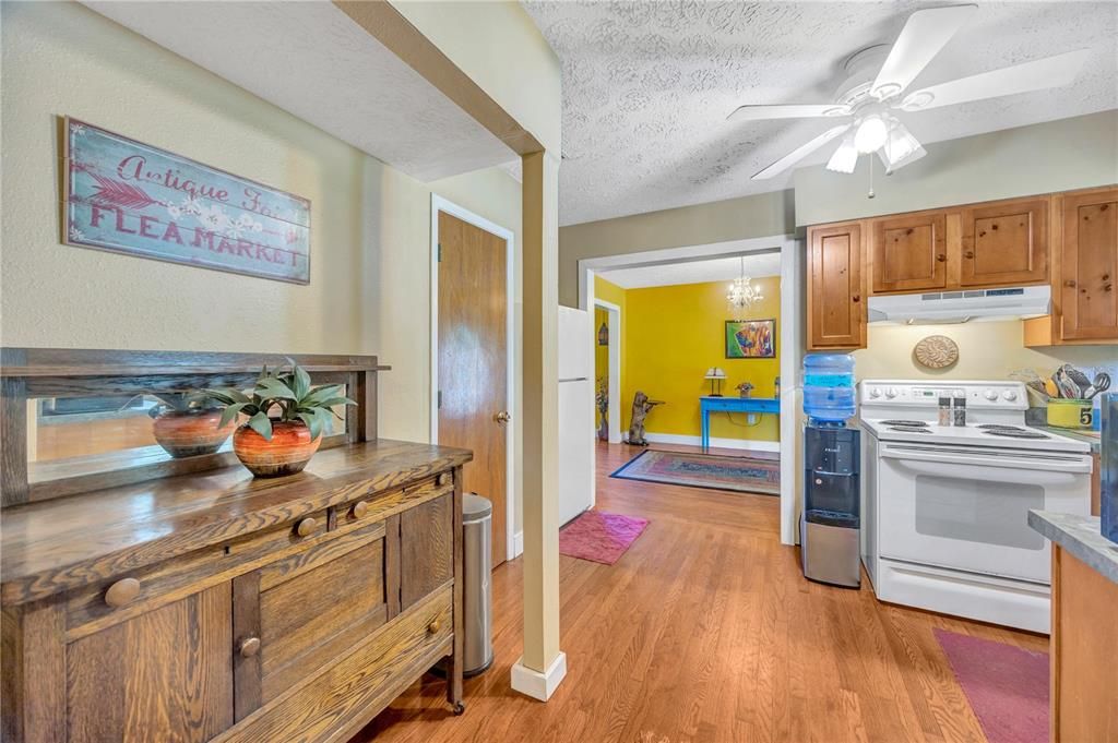 Active With Contract: $558,000 (3 beds, 2 baths, 1654 Square Feet)