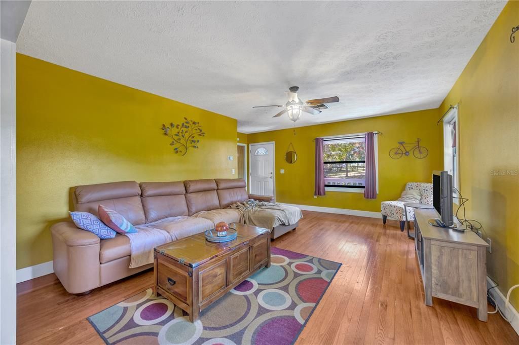 Active With Contract: $558,000 (3 beds, 2 baths, 1654 Square Feet)