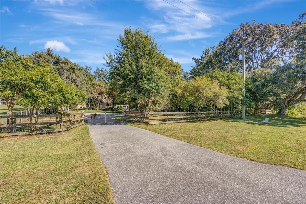 Active With Contract: $558,000 (3 beds, 2 baths, 1654 Square Feet)