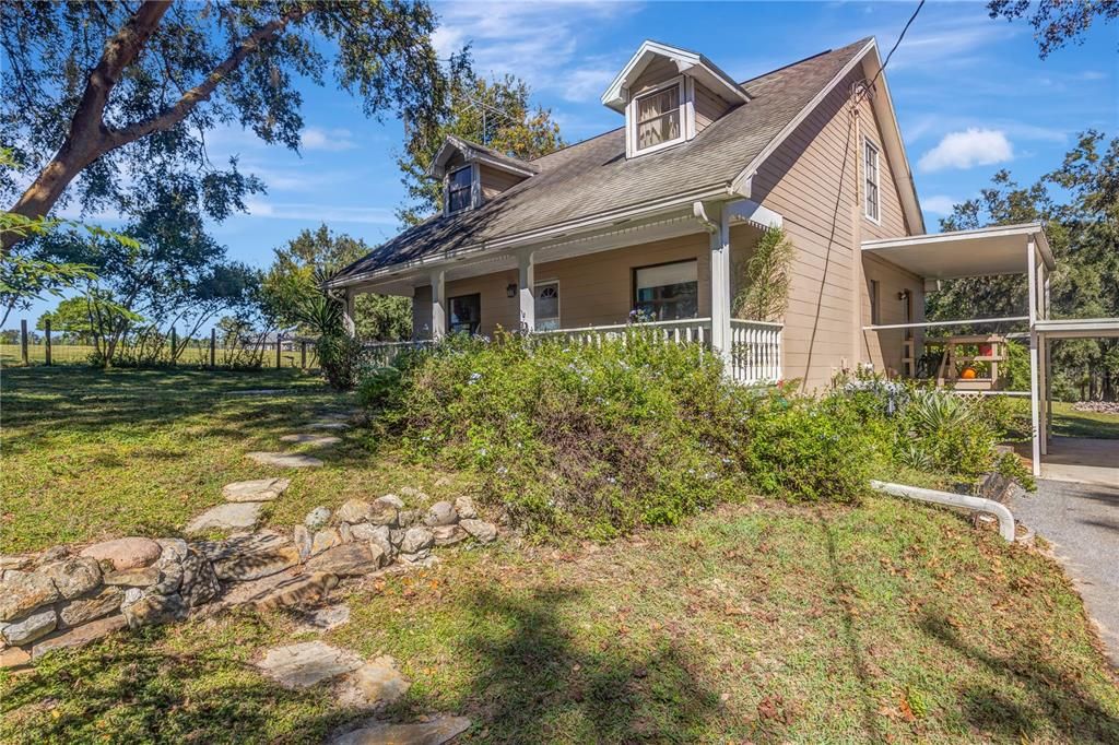 Active With Contract: $558,000 (3 beds, 2 baths, 1654 Square Feet)