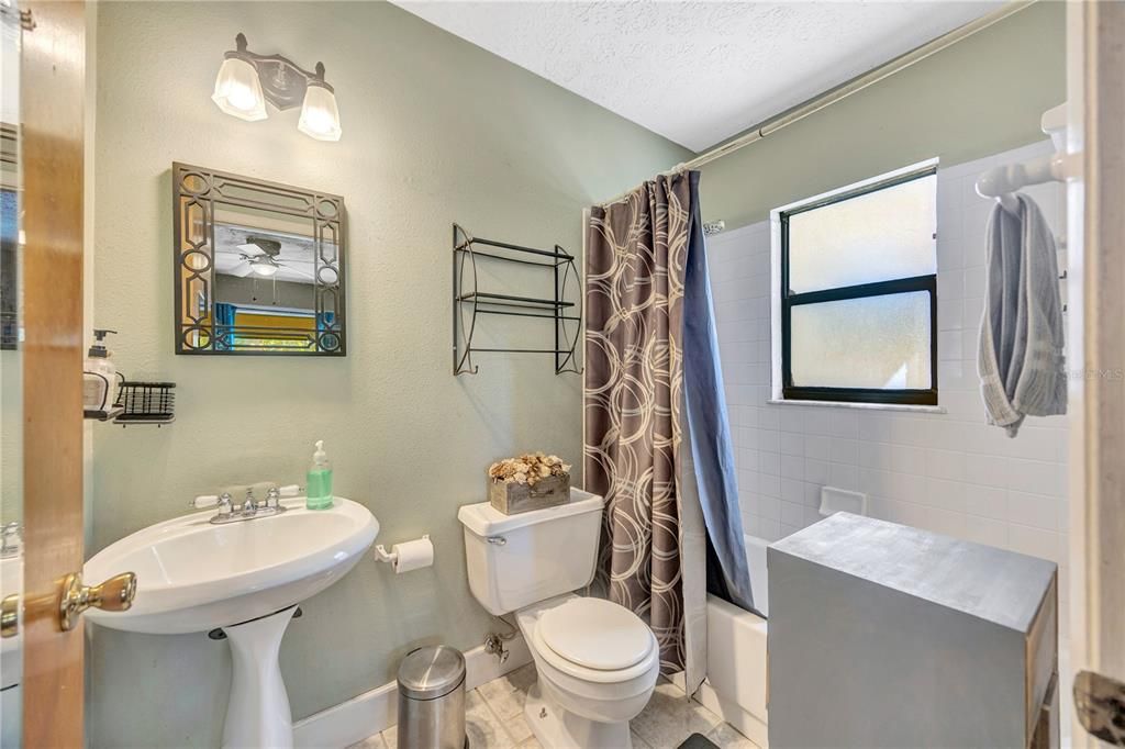 Active With Contract: $558,000 (3 beds, 2 baths, 1654 Square Feet)