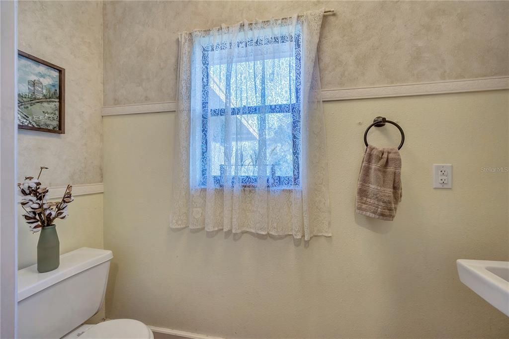 Active With Contract: $558,000 (3 beds, 2 baths, 1654 Square Feet)