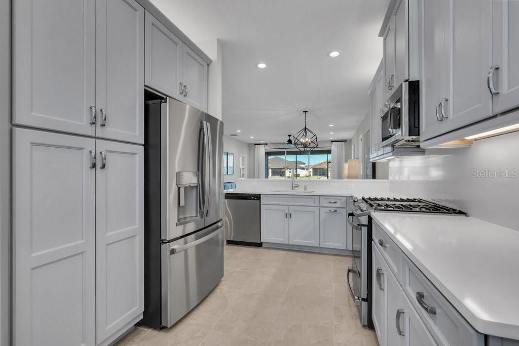 待售: $409,000 (2 贝兹, 2 浴室, 1834 平方英尺)