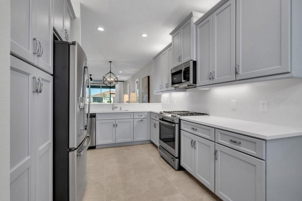 待售: $409,000 (2 贝兹, 2 浴室, 1834 平方英尺)