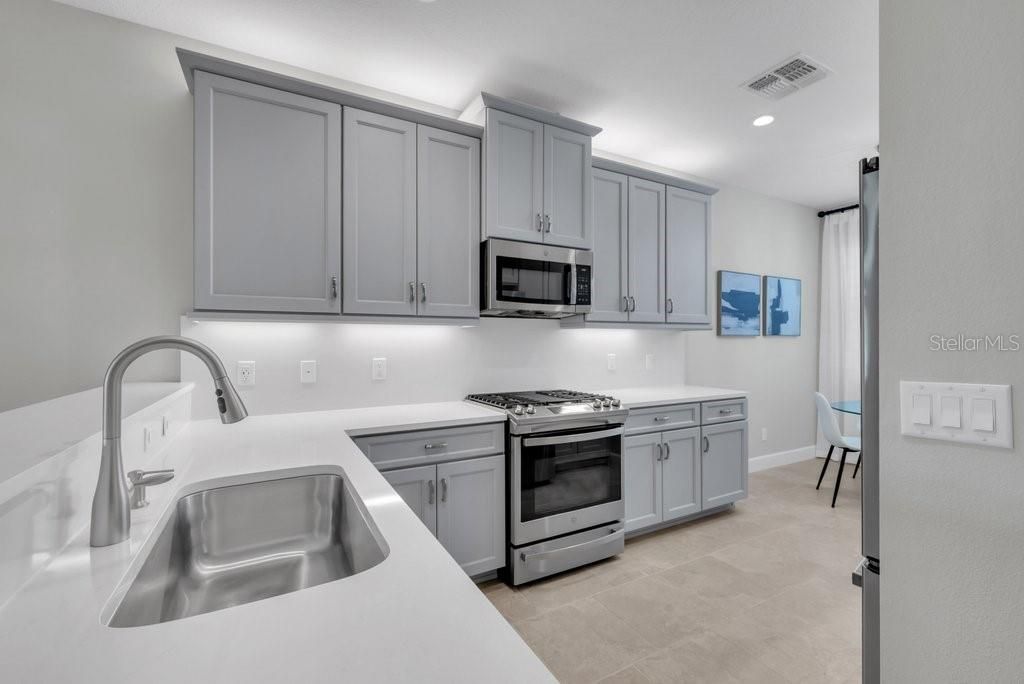 待售: $409,000 (2 贝兹, 2 浴室, 1834 平方英尺)