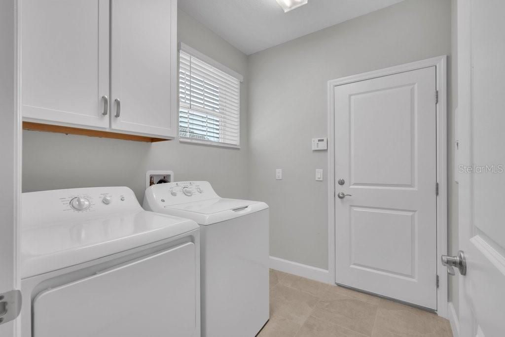 待售: $409,000 (2 贝兹, 2 浴室, 1834 平方英尺)