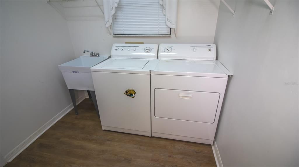 На продажу: $449,500 (3 спален, 2 ванн, 1802 Квадратных фут)