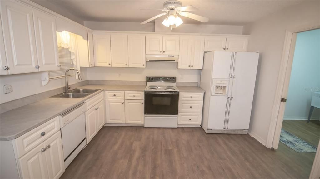 На продажу: $449,500 (3 спален, 2 ванн, 1802 Квадратных фут)