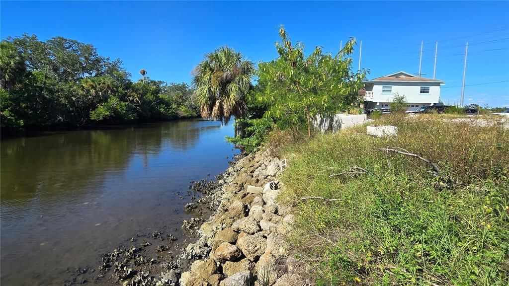 На продажу: $230,000 (0.22 acres)