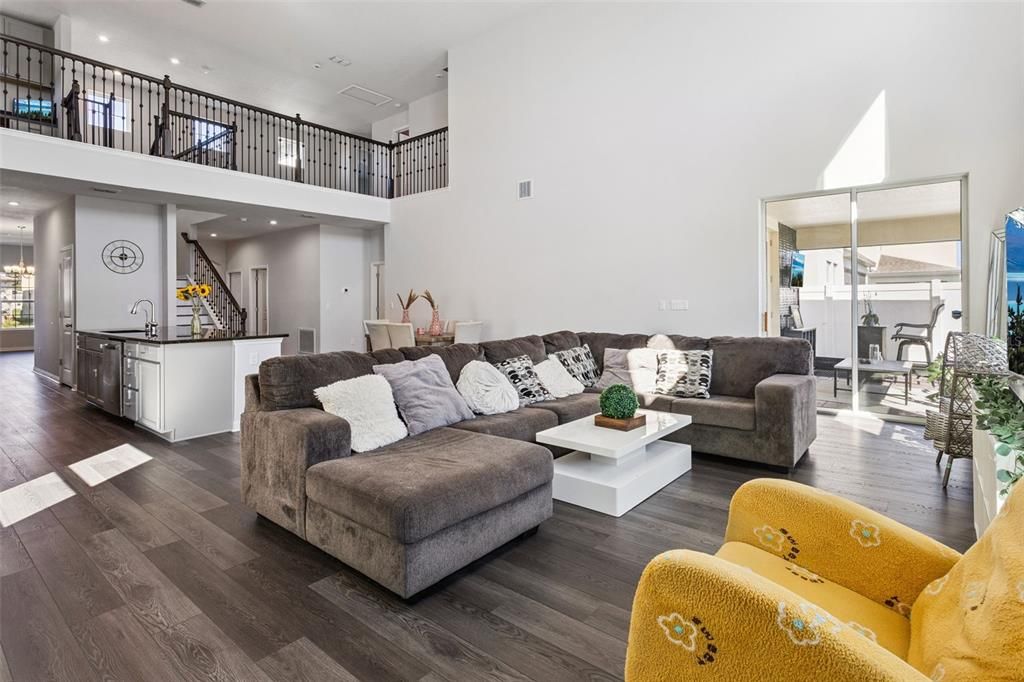 En Venta: $589,000 (4 camas, 3 baños, 3021 Pies cuadrados)