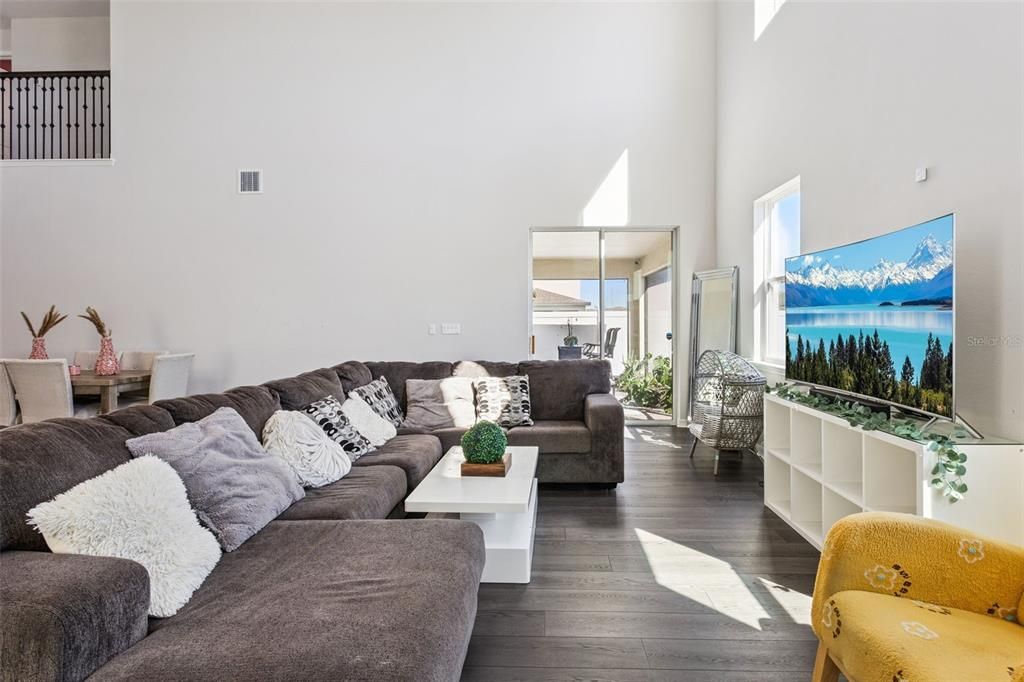 En Venta: $589,000 (4 camas, 3 baños, 3021 Pies cuadrados)