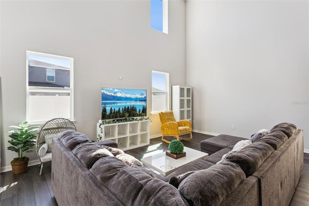 En Venta: $589,000 (4 camas, 3 baños, 3021 Pies cuadrados)