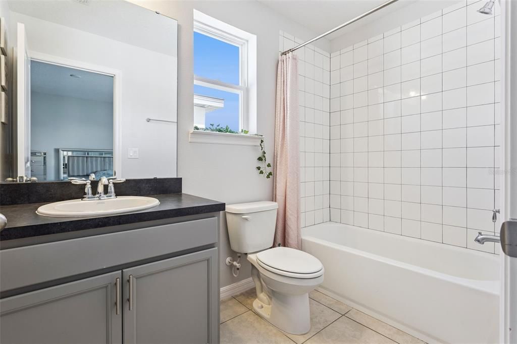 En Venta: $589,000 (4 camas, 3 baños, 3021 Pies cuadrados)