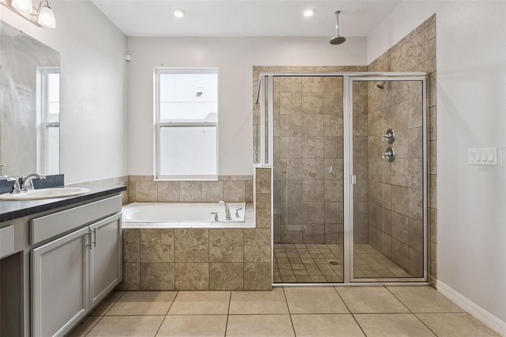 En Venta: $589,000 (4 camas, 3 baños, 3021 Pies cuadrados)