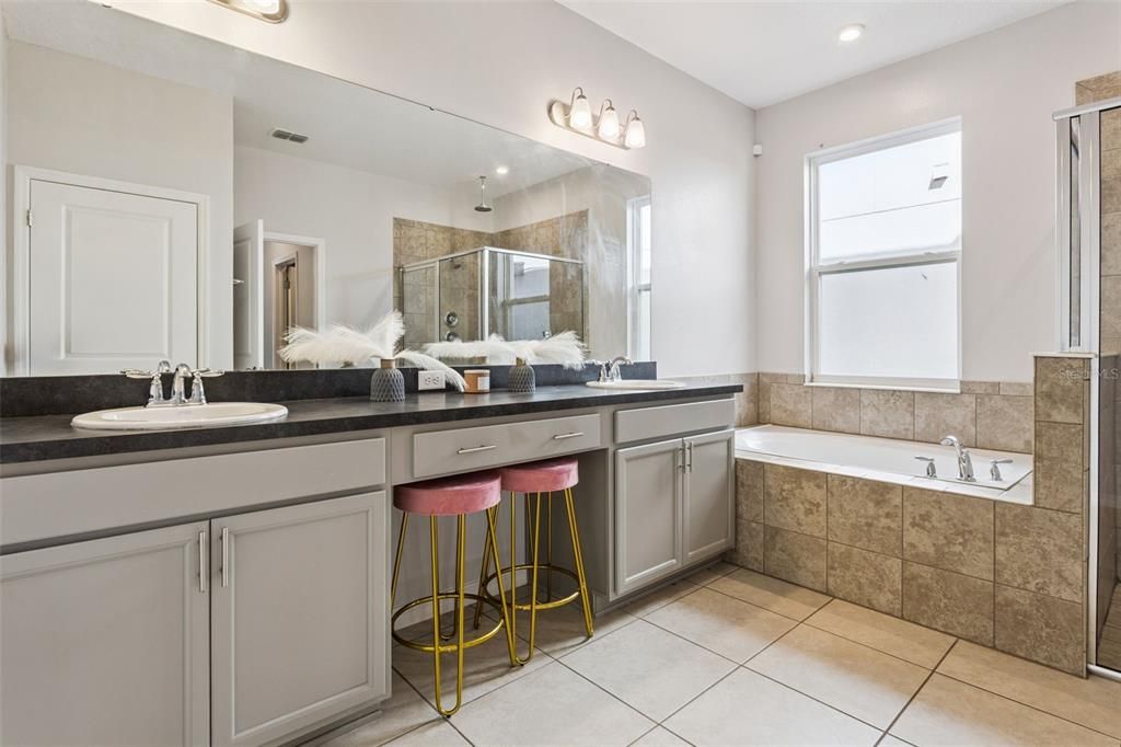 En Venta: $589,000 (4 camas, 3 baños, 3021 Pies cuadrados)