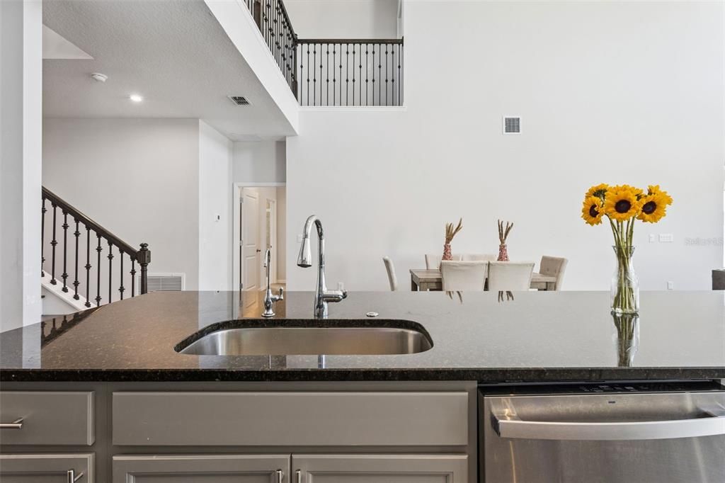 En Venta: $589,000 (4 camas, 3 baños, 3021 Pies cuadrados)