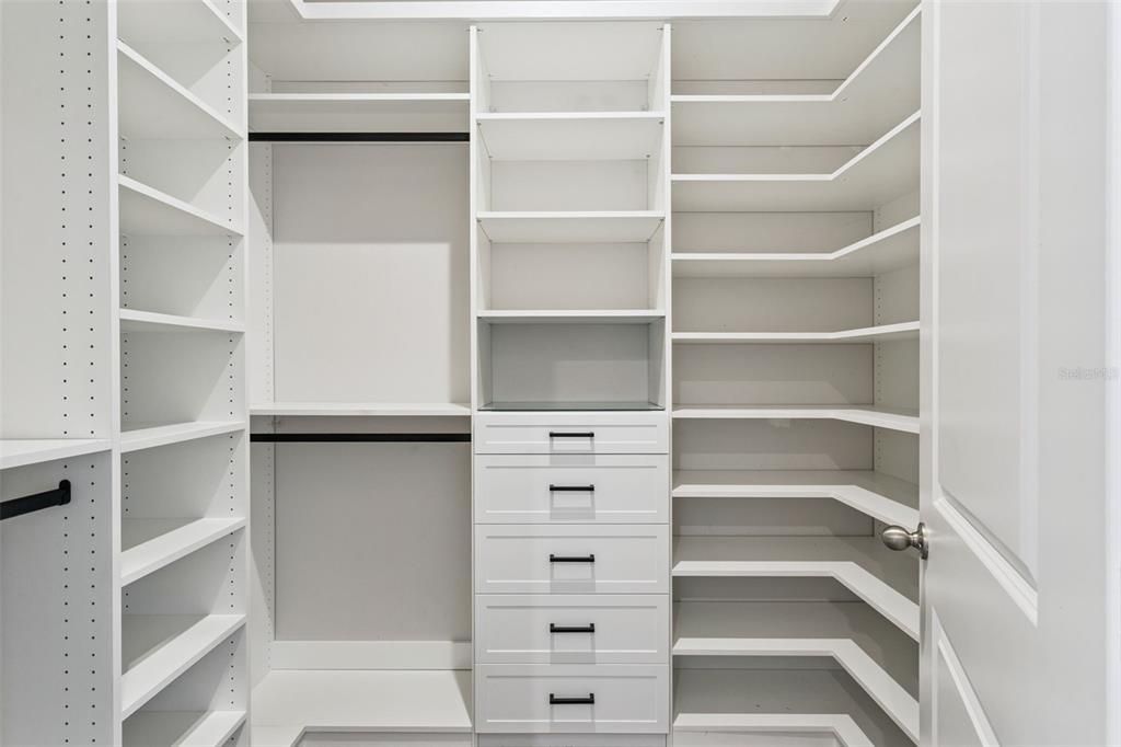 En Venta: $589,000 (4 camas, 3 baños, 3021 Pies cuadrados)