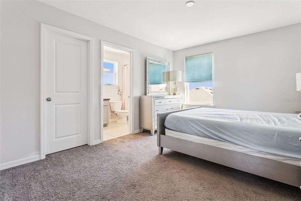 En Venta: $589,000 (4 camas, 3 baños, 3021 Pies cuadrados)