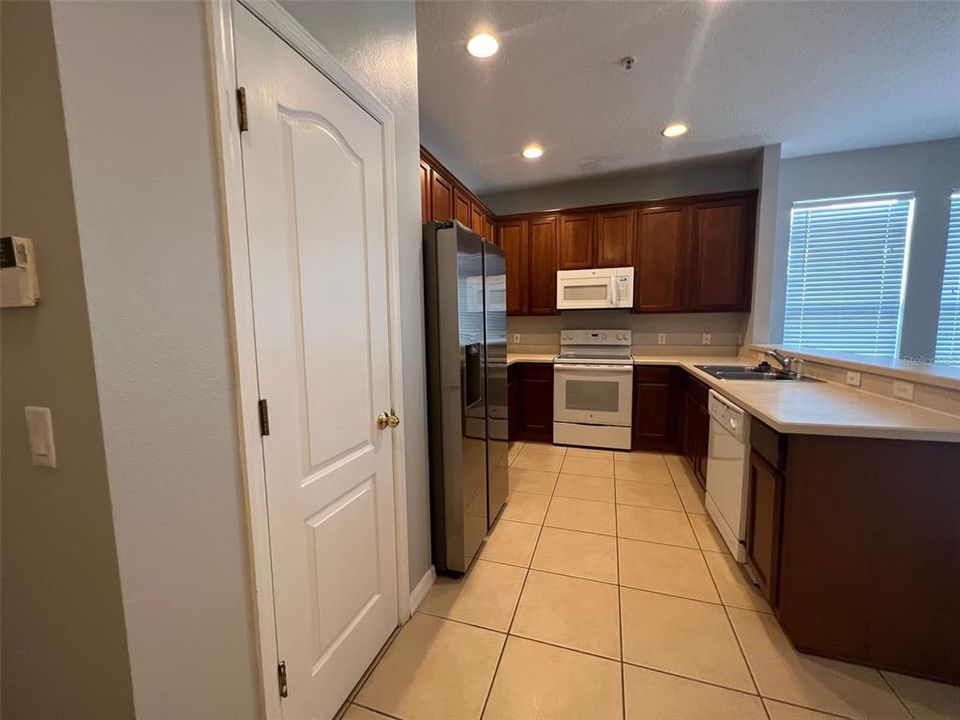 For Rent: $2,350 (3 beds, 2 baths, 1635 Square Feet)