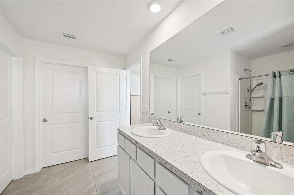 En Venta: $420,000 (5 camas, 3 baños, 2674 Pies cuadrados)