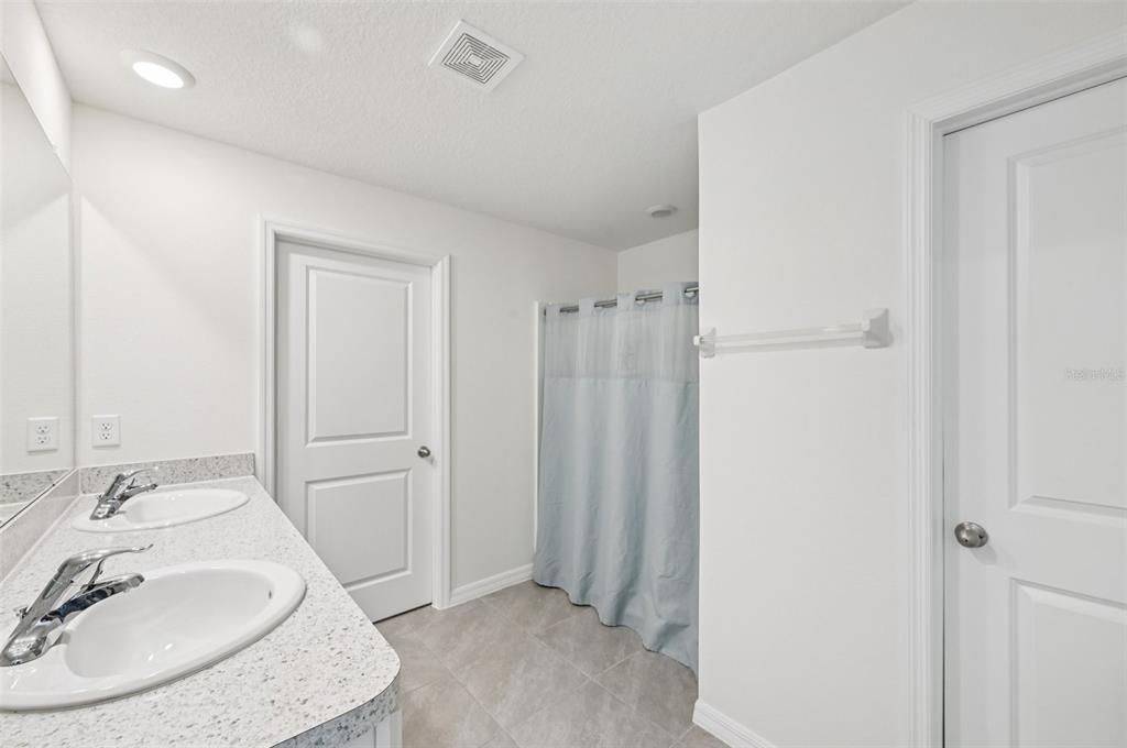 En Venta: $420,000 (5 camas, 3 baños, 2674 Pies cuadrados)